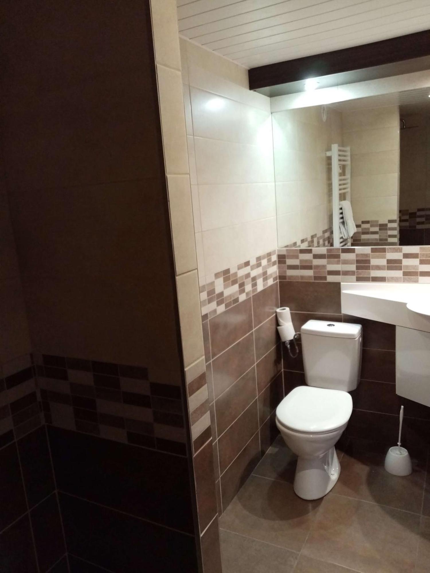 Brit Hotel St-Quentin/Nord Fayet  Bagian luar foto