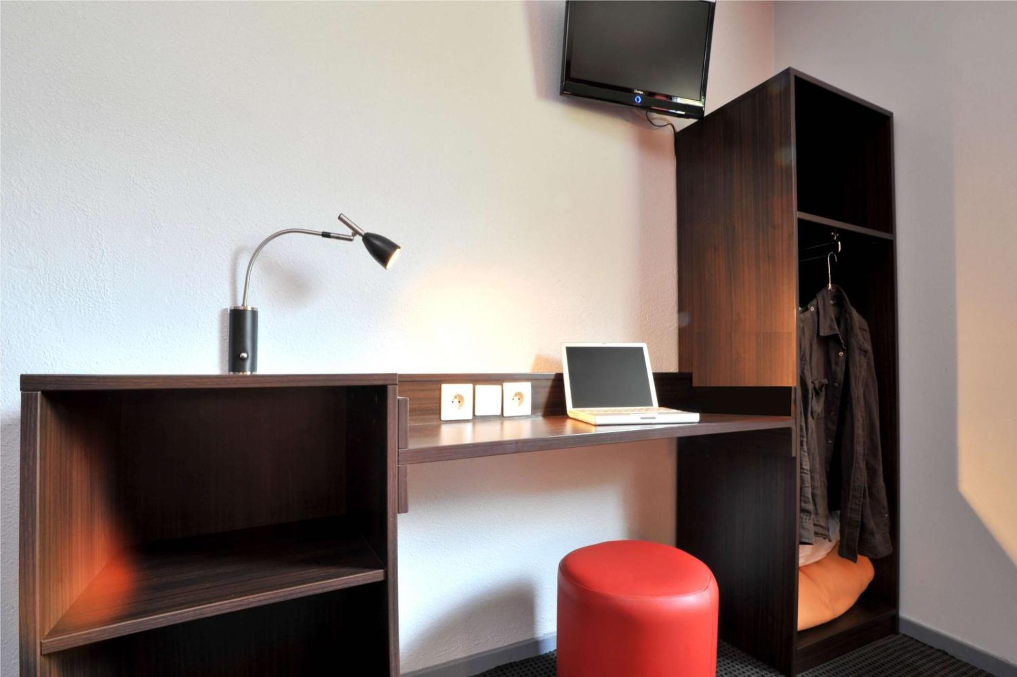 Brit Hotel St-Quentin/Nord Fayet  Bagian luar foto