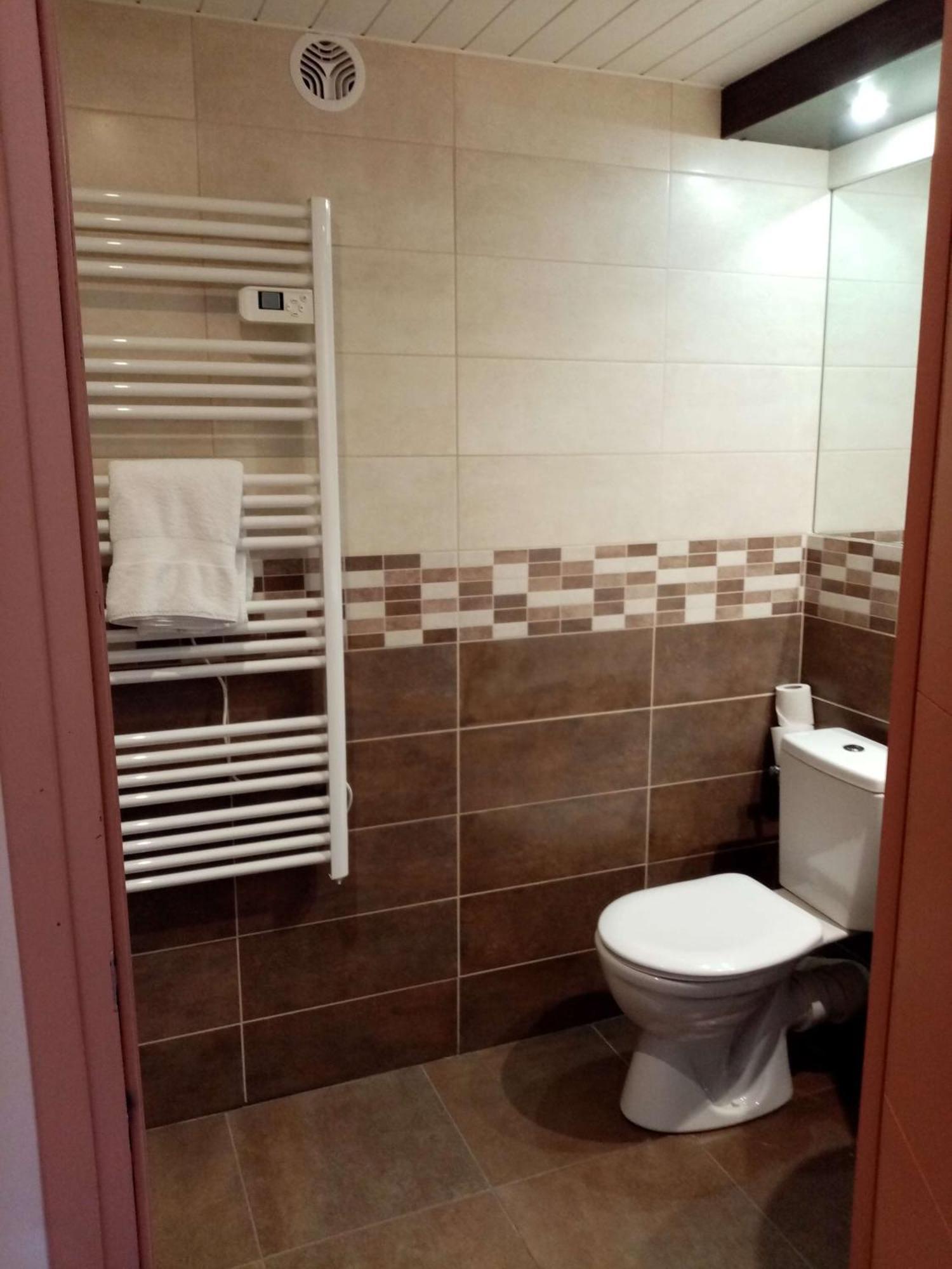 Brit Hotel St-Quentin/Nord Fayet  Bagian luar foto