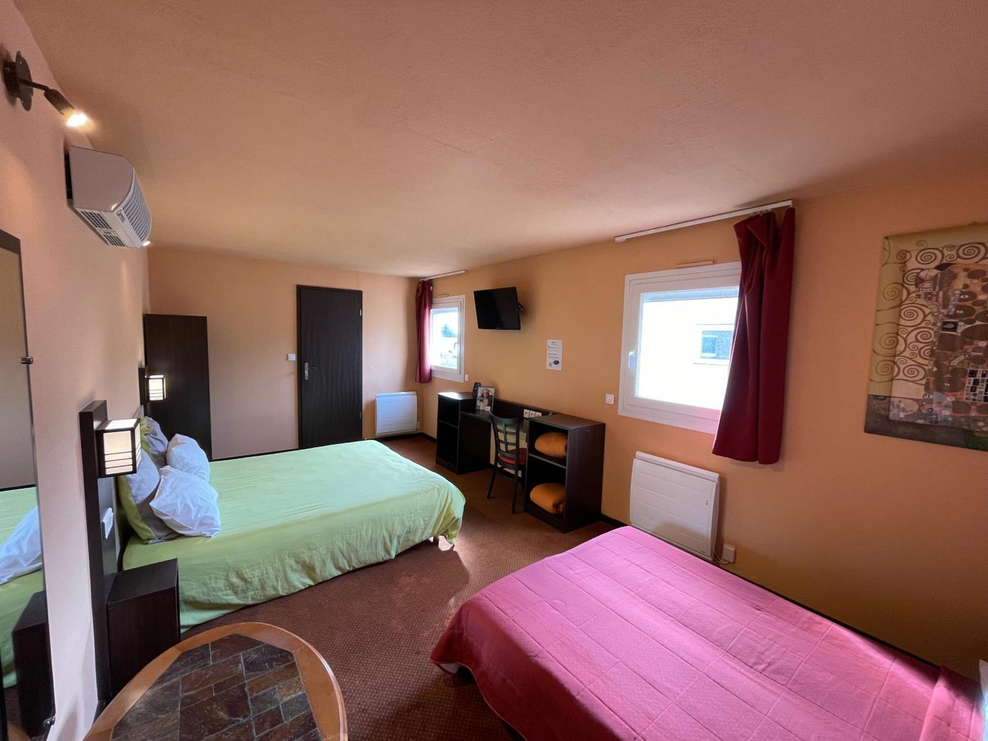 Brit Hotel St-Quentin/Nord Fayet  Bagian luar foto