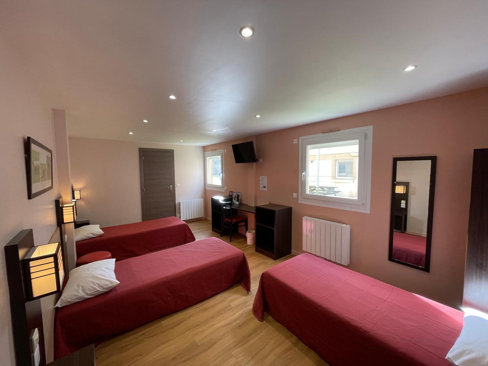 Brit Hotel St-Quentin/Nord Fayet  Bagian luar foto