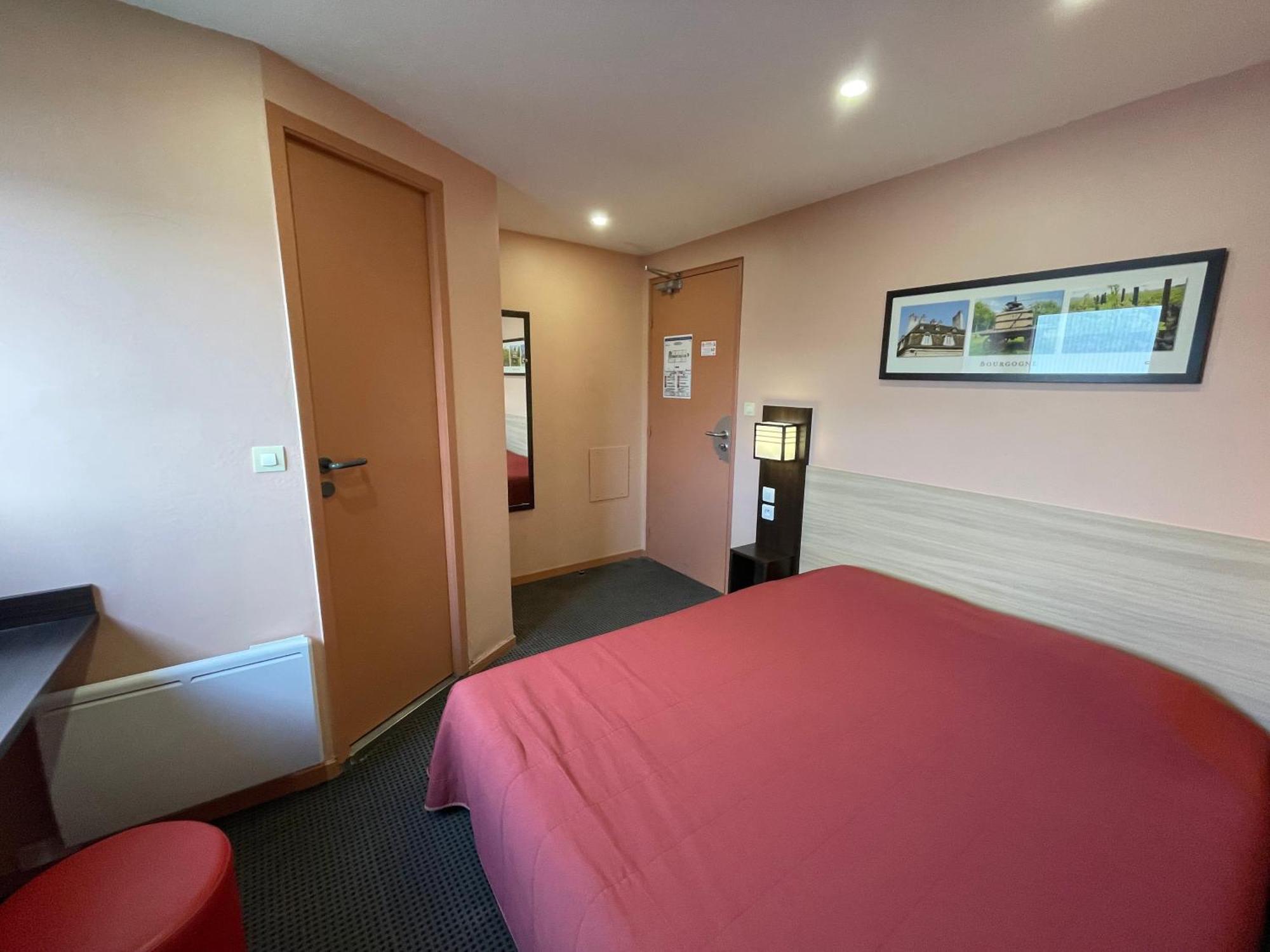 Brit Hotel St-Quentin/Nord Fayet  Bagian luar foto